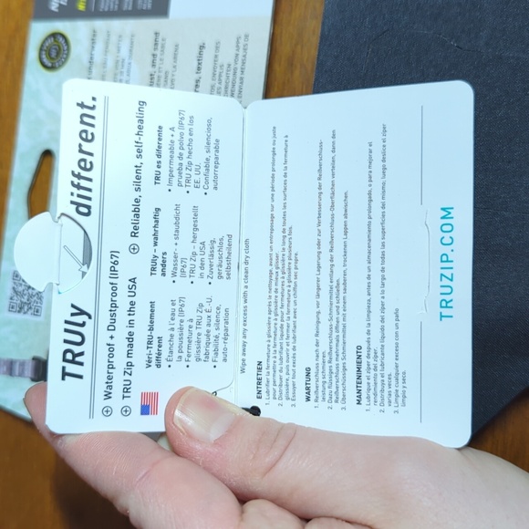 Nite Ize Waterproof Phone Pouch - Picture 4 of 13